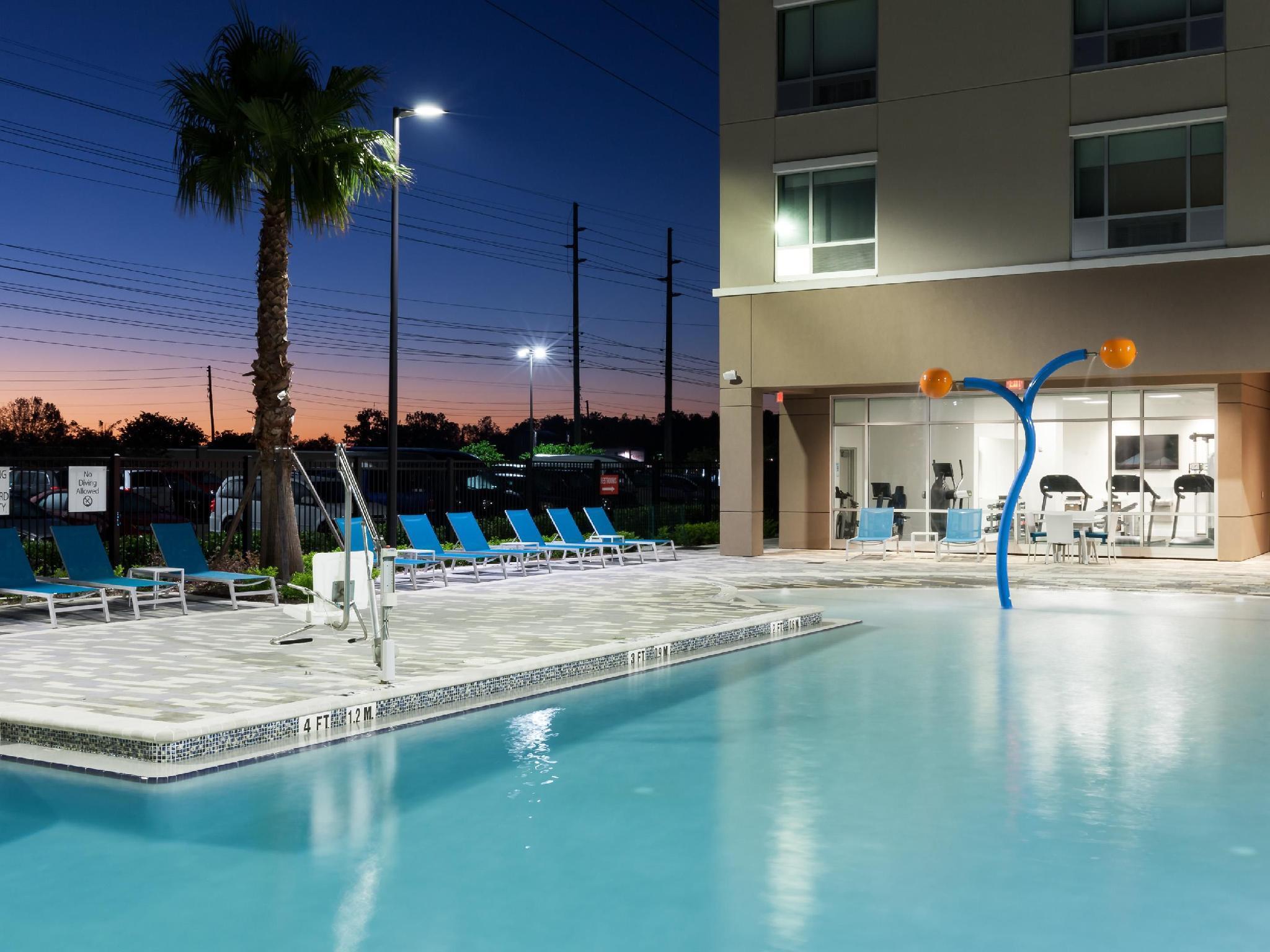Holiday Inn Express & Suites - Orlando At Seaworld By Ihg Williamsburg Kültér fotó