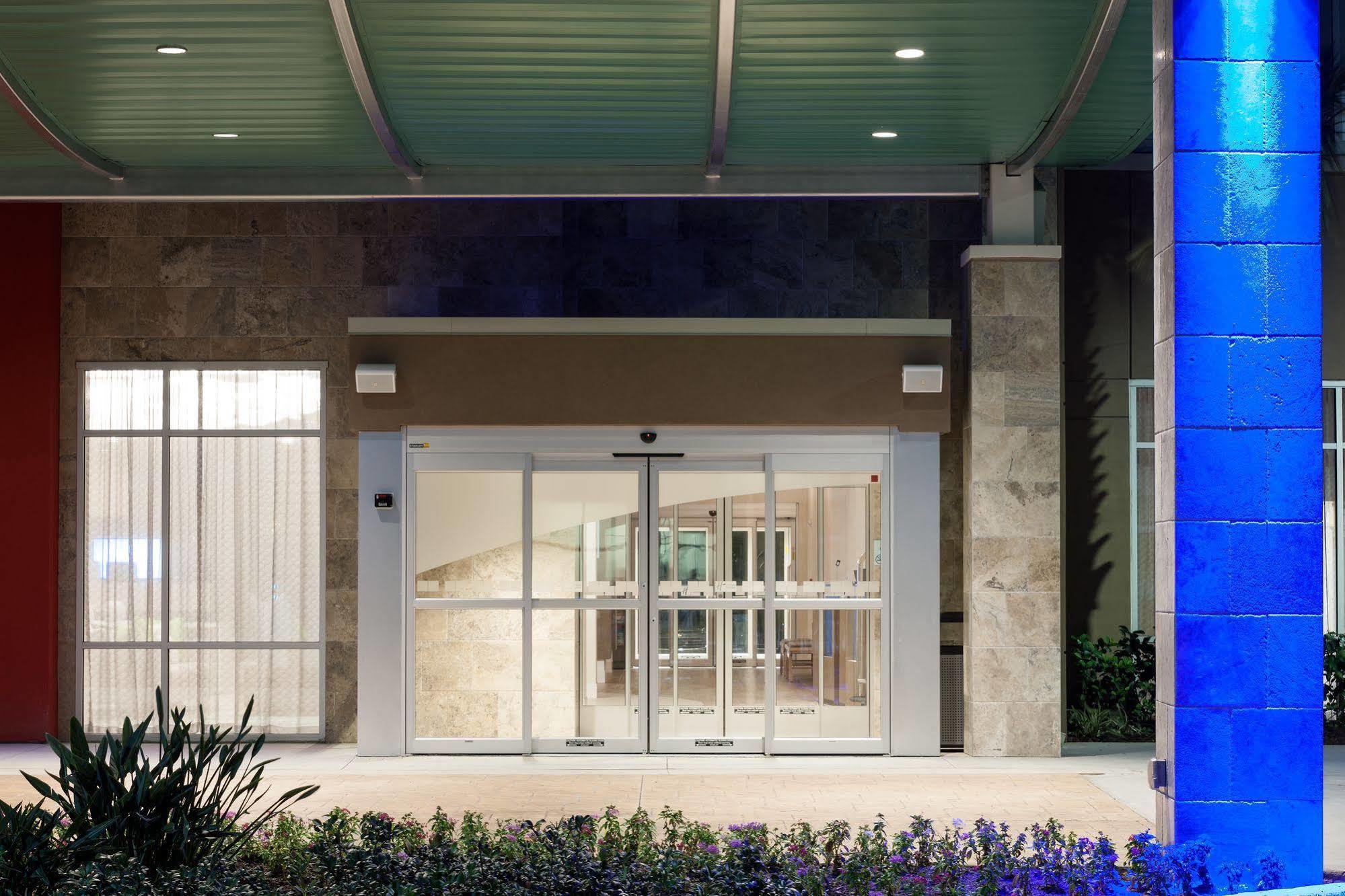 Holiday Inn Express & Suites - Orlando At Seaworld By Ihg Williamsburg Kültér fotó